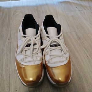 Jordan retro 11s